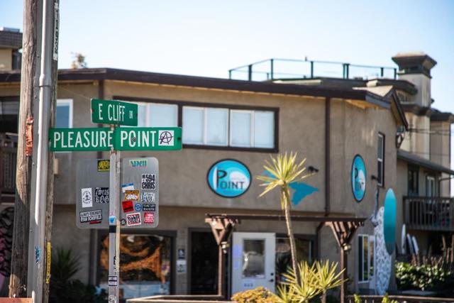 360 36th Avenue, Santa Cruz CA: https://media.crmls.org/mediaz/9a0402c7-8e99-4eb3-800d-8e79ffe1e7af.jpg