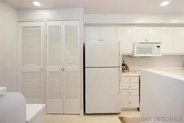 Image 6 of 18 For 2630 Torrey Pines Rd  E24