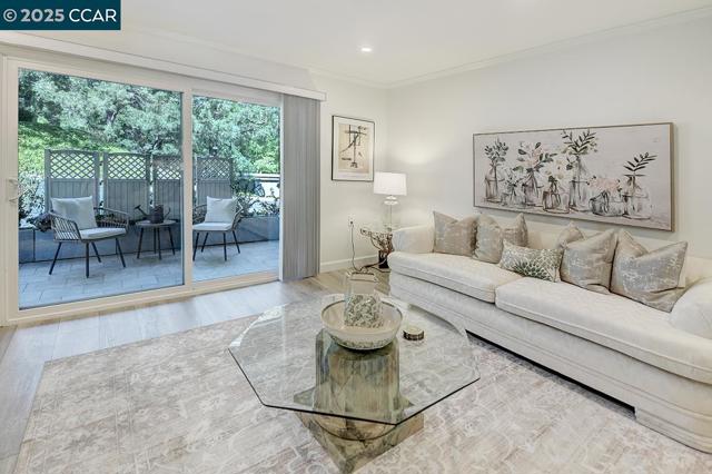 2017 Oakmont Way, Walnut Creek CA: https://media.crmls.org/mediaz/9a049533-07bf-4c5b-b338-6af2b4d9c886.jpg