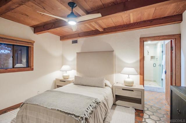 6884 El Camino Del Norte, Rancho Santa Fe CA: https://media.crmls.org/mediaz/9a0617ff-bdb2-41c4-b598-5119ca2e3108.jpg