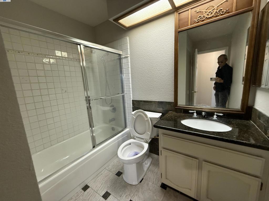 https://media.crmls.org/mediaz/9a06c601-74e2-484d-837b-91324fc4761e.jpg?preset=X-Large