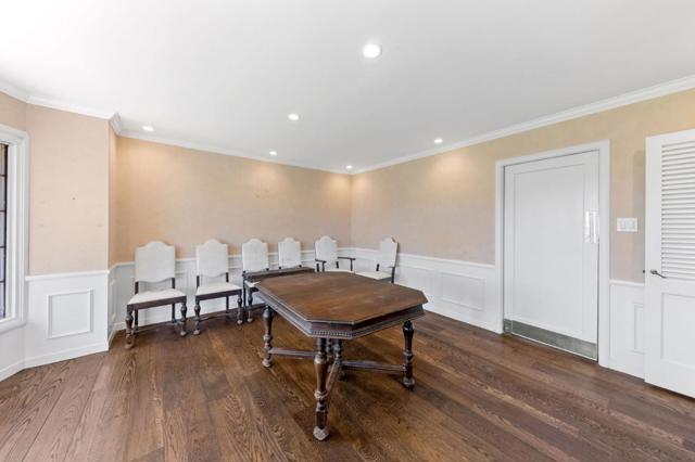 680 Fairway Circle, Hillsborough CA: https://media.crmls.org/mediaz/9a06e5b8-d454-4aea-911d-3a10e7f77ddd.jpg