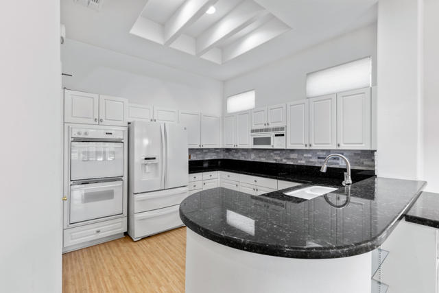 78626 Blooming Court, Palm Desert CA: https://media.crmls.org/mediaz/9a0786d9-0b32-4c7e-9872-49c85c60369d.jpg