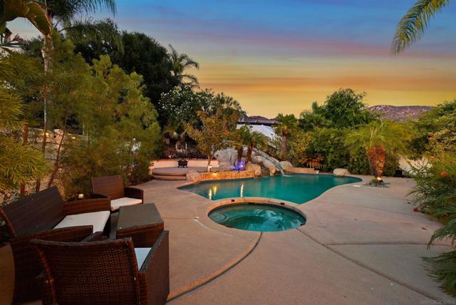 3140 Willow Creek Pl, Escondido CA: https://media.crmls.org/mediaz/9a07a862-b09c-42c2-9a0d-ee4174f705a4.jpg