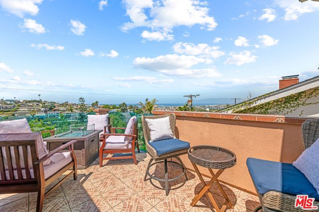 8221 Delgany Avenue, Playa del Rey CA: https://media.crmls.org/mediaz/9a07b45a-15b5-4318-aafc-bfcaedd58b4c.jpg