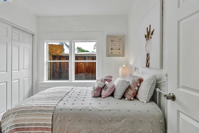 9700 Macarrthur Blvd., Oakland CA: https://media.crmls.org/mediaz/9a07cc05-b803-49ca-989d-9804bb52db8d.jpg