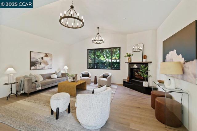 132 Quinterra Ln, Danville CA: https://media.crmls.org/mediaz/9a07eec7-f391-4df4-b130-fc262baefcb9.jpg