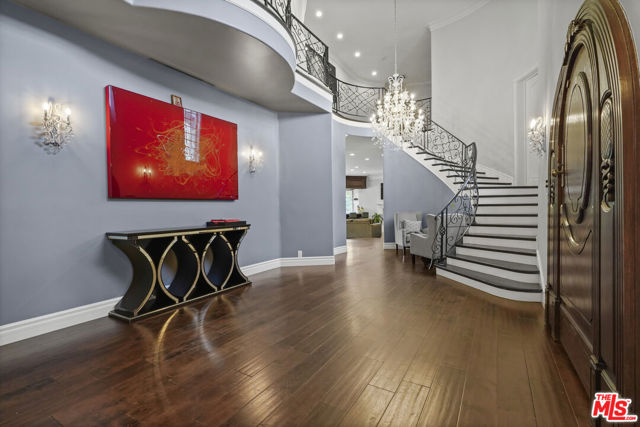 22510 La Quilla Drive, Chatsworth CA: https://media.crmls.org/mediaz/9a08f92e-e5a8-4352-921c-7180d53c98ea.jpg