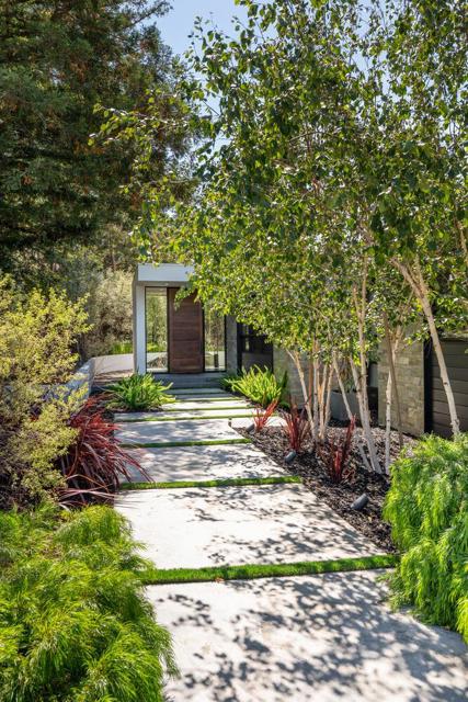 5 Drayton Road, Hillsborough CA: https://media.crmls.org/mediaz/9a08fe50-10b8-40f4-afda-aafd7412803e.jpg