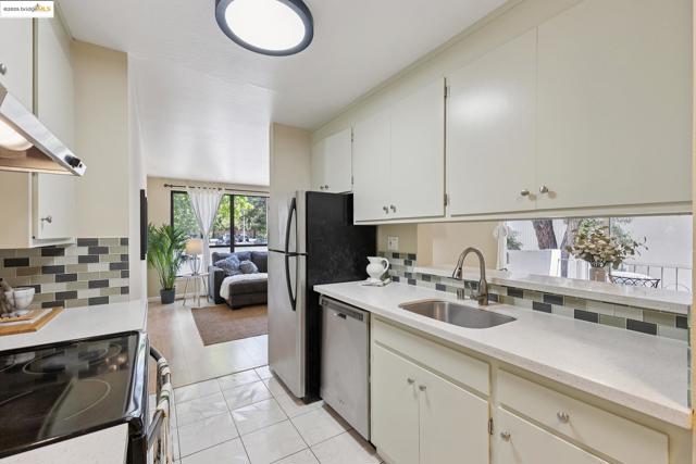 2632 Warring St, Berkeley CA: https://media.crmls.org/mediaz/9a090209-51e2-4f0a-9da2-5d9efe29dc04.jpg