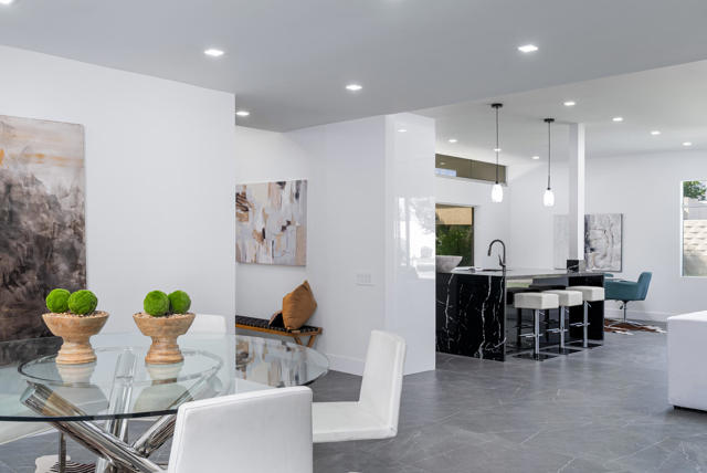 314 Desert Lakes Drive, Palm Springs CA: https://media.crmls.org/mediaz/9a090be5-fd00-409e-bb25-754a8bdbc650.jpg