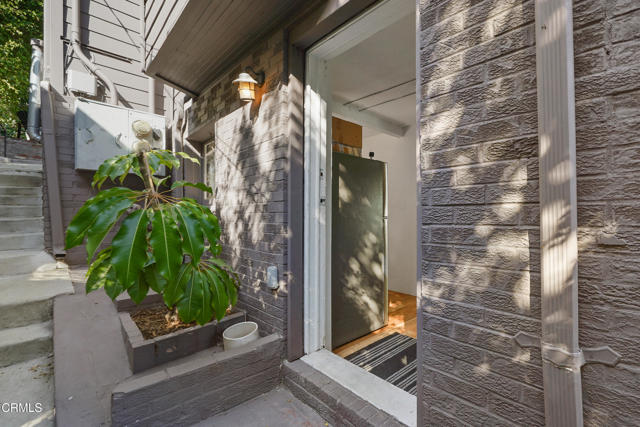3961 Cumberland Avenue, Los Angeles CA: https://media.crmls.org/mediaz/9a092a3c-15d1-45f4-8102-b02ef05fa899.jpg