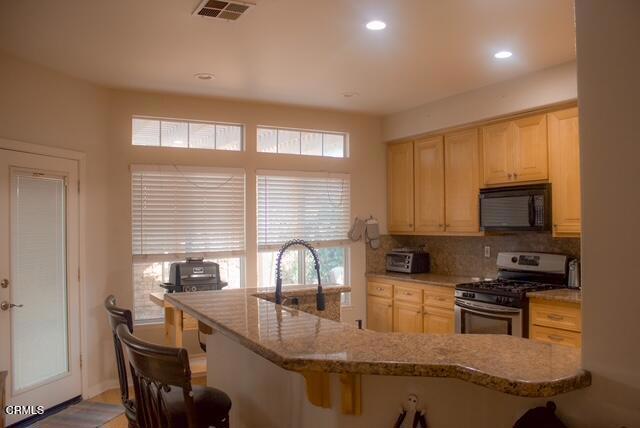Detail Gallery Image 5 of 21 For 939 Meadowlark Dr, Fillmore,  CA 93015 - 3 Beds | 2/1 Baths