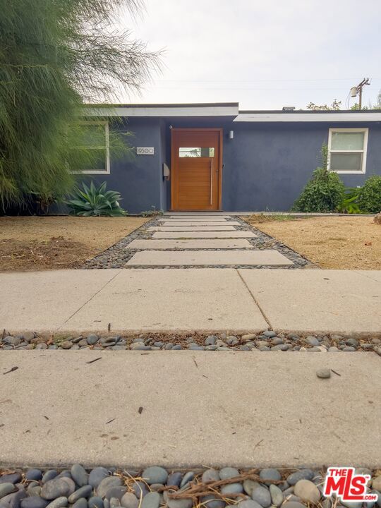 19500 Blythe Street photo 4
