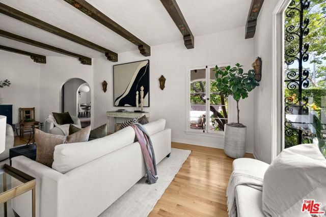 6410 Drexel Avenue, Los Angeles CA: https://media.crmls.org/mediaz/9a0b05ff-04d2-47cb-a97e-02f685f1efa5.jpg