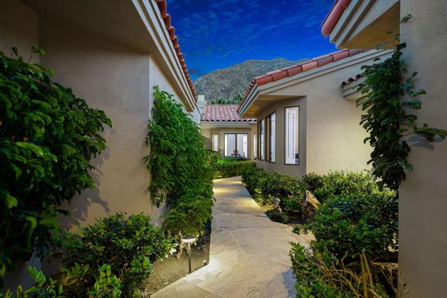 54639 Riviera, La Quinta CA: https://media.crmls.org/mediaz/9a0b36f9-06c5-4e5a-ac90-b11d196ac82e.jpg