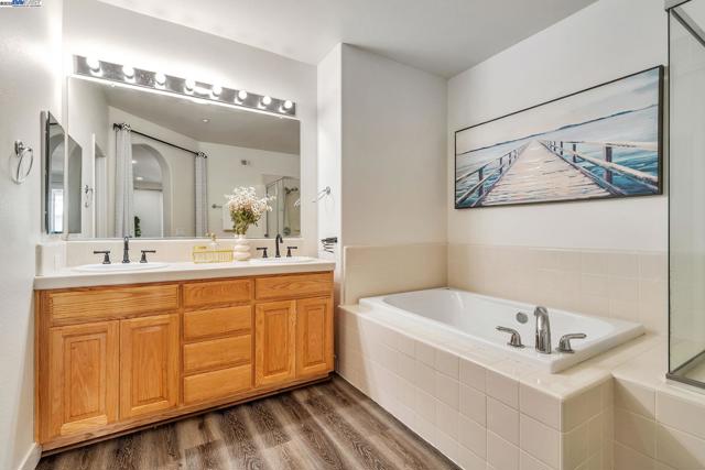 4222 Clarinbridge Cir, Dublin CA: https://media.crmls.org/mediaz/9a0c6000-3dc2-461e-9f67-87af7bf4daa2.jpg