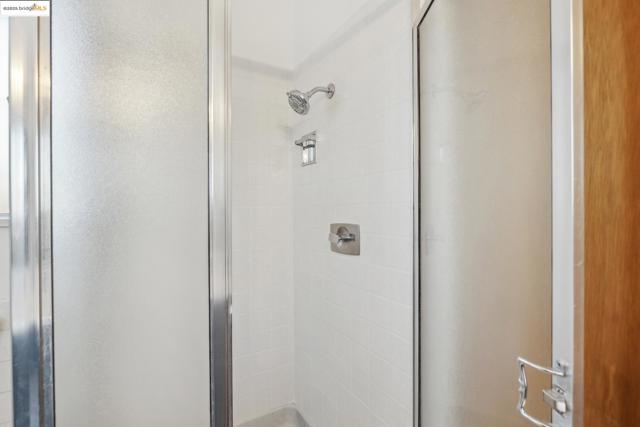 827 Norvell St, El Cerrito CA: https://media.crmls.org/mediaz/9a0c7164-f609-463a-b694-91a685e1f986.jpg