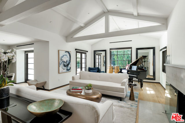 1118 TOWER Road photo 3