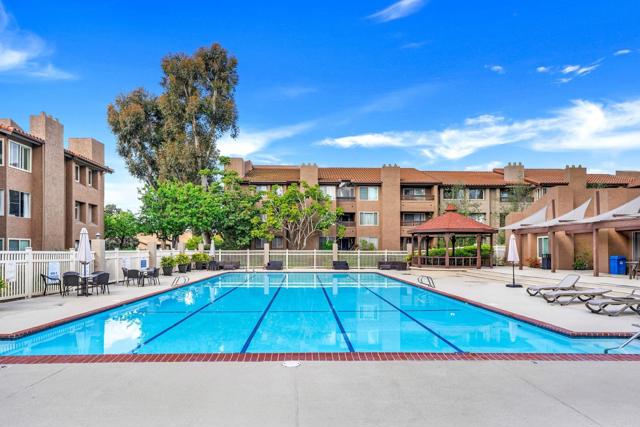 10350 Caminito Cuervo, San Diego CA: https://media.crmls.org/mediaz/9a0d54c0-6ac5-4038-93bf-4caa9d51f820.jpg