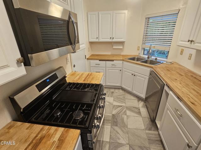 11643 Luanda Street, Lakeview Terrace CA: https://media.crmls.org/mediaz/9a0da579-7087-4e11-b8ac-edefb99d8ae9.jpg
