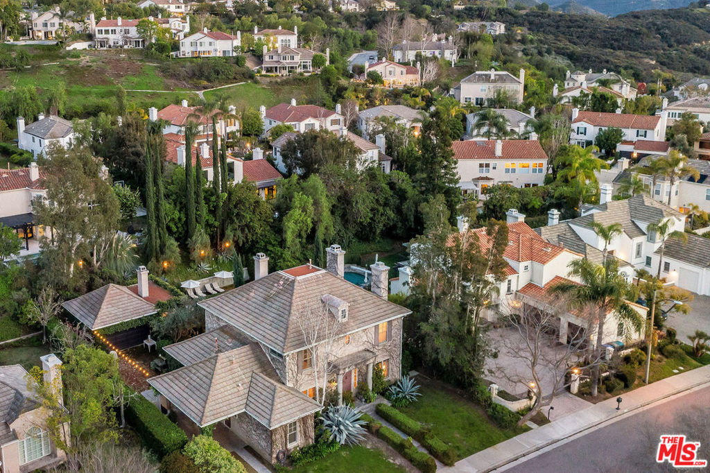 https://media.crmls.org/mediaz/9a0dd05f-4d6b-4bef-9584-09e9f9e880e5.jpg?preset=X-Large