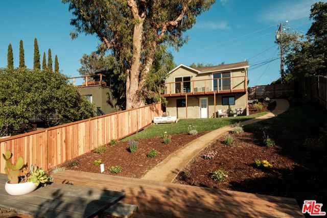 19777 Grand View Drive, Topanga CA: https://media.crmls.org/mediaz/9a0e379b-4797-49e4-9cdc-b7d51ec432a8.jpg