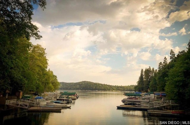 147 State Highway 173, Lake Arrowhead CA: https://media.crmls.org/mediaz/9a0e70dd-fc17-4b6f-9216-ba0214dc25e6.jpg