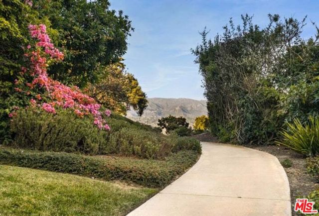 Path from private road to town
