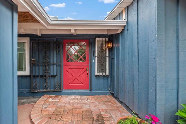 433 E 6Th Ave, Escondido CA: https://media.crmls.org/mediaz/9a0f5e38-43d4-4af3-ae4e-fbabe5d88790.jpg