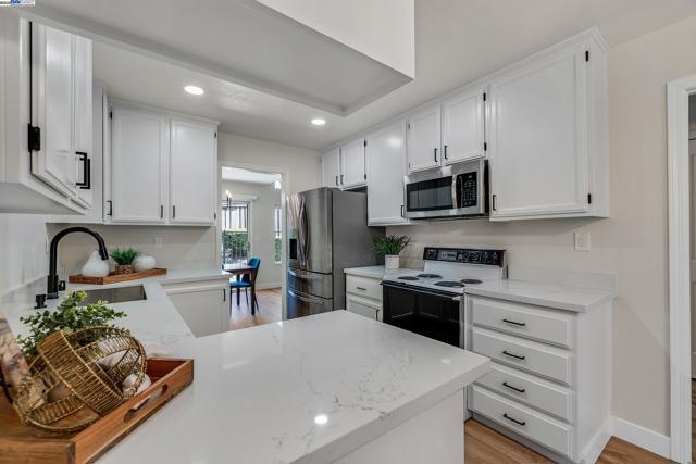 32 Maximo Ct, Danville CA: https://media.crmls.org/mediaz/9a0f95e5-cc96-477e-9b25-4dd1bf2a050f.jpg