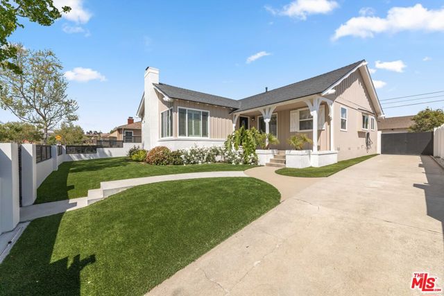 6130 Flores Avenue, Los Angeles CA: https://media.crmls.org/mediaz/9a105a74-154f-41dc-a007-115d53acdbcb.jpg