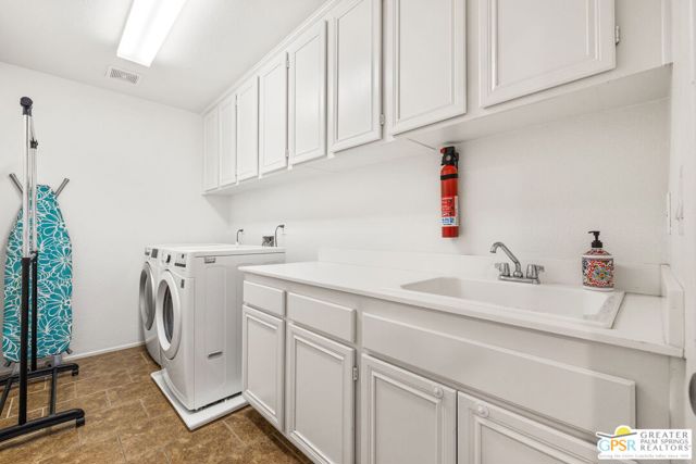 42776 Del Lago Court, Indio CA: https://media.crmls.org/mediaz/9a10b8c5-effa-409b-a3ee-b42ba47e734f.jpg
