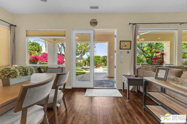 41728 Via Treviso, Palm Desert CA: https://media.crmls.org/mediaz/9a116074-5ecd-4692-9a00-293f14b20ac3.jpg