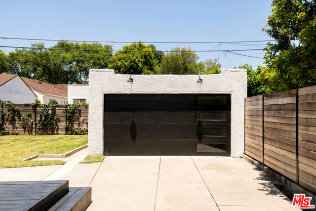 3627 W 64th Street, Los Angeles CA: https://media.crmls.org/mediaz/9a116ec7-642e-457e-bd60-8dac417979a6.jpg