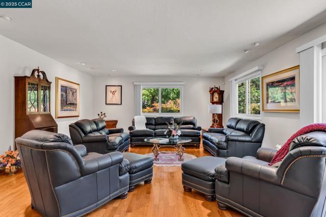 2032 Vanderslice Ave, Walnut Creek CA: https://media.crmls.org/mediaz/9a11b4de-dbf8-4ced-901c-cb53c8aee0e9.jpg