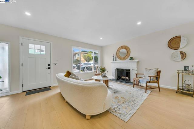 1541 Merced Street, Richmond CA: https://media.crmls.org/mediaz/9a11c14a-4984-4747-baaa-264a2dcb7be0.jpg