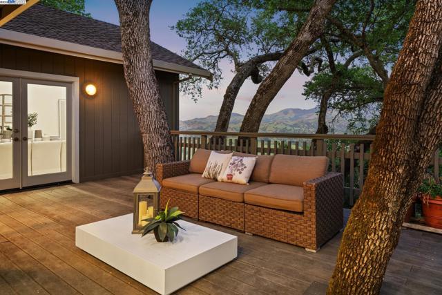 361 Castle Crest Rd, Alamo CA: https://media.crmls.org/mediaz/9a11dd1f-5c6e-4197-aa74-d5e5fa6a2c0a.jpg