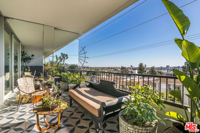 1100 Alta Loma Road, West Hollywood CA: https://media.crmls.org/mediaz/9a11e88c-776d-4aec-a653-474bf0e20b31.jpg