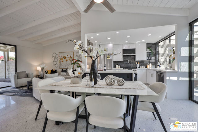 833 N Calle De Flora Vista, Palm Springs CA: https://media.crmls.org/mediaz/9a1218fc-230c-49fc-9b86-cb11dea13d3b.jpg