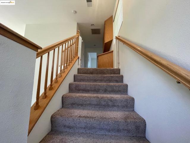 538 Apple Hill Dr, Brentwood CA: https://media.crmls.org/mediaz/9a123f46-3e4d-4073-85f1-dc8764d534a9.jpg