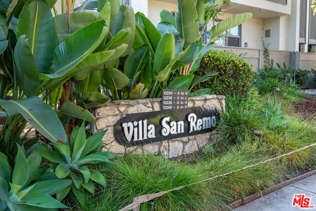 13234 Fiji Way, Marina del Rey CA: https://media.crmls.org/mediaz/9a1248c7-003d-4ff7-8b51-b6f241c87890.jpg
