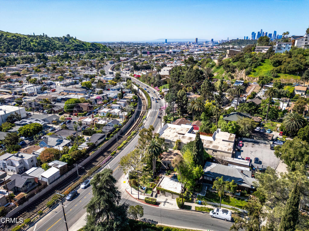 https://media.crmls.org/mediaz/9a1253e8-972c-4f68-aeb5-b1ac794dac67.jpg?preset=X-Large
