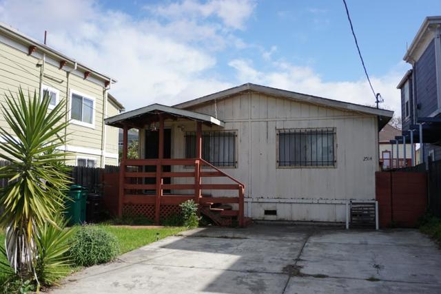 2514 Linden Street, Oakland CA: https://media.crmls.org/mediaz/9a127d34-f44f-48b2-ba19-844aa429aeb8.jpg
