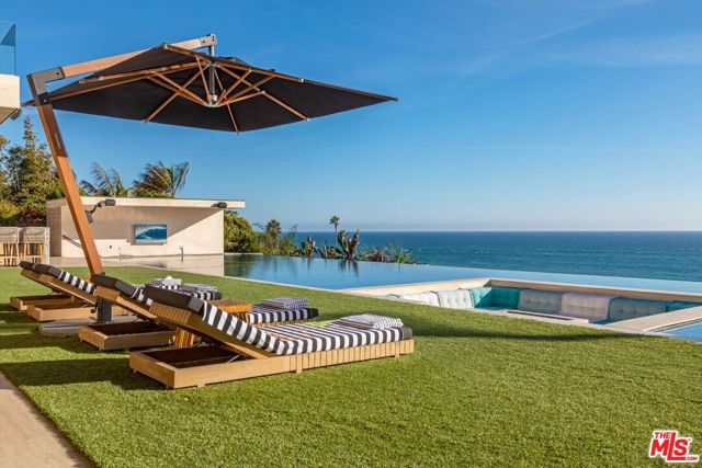 11870 Ellice Street, Malibu CA: https://media.crmls.org/mediaz/9a128fdd-590f-4d82-a39f-0ac633b0349f.jpg