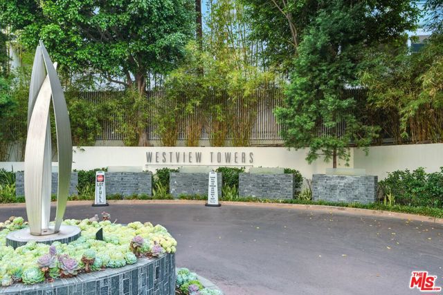 1155 N La Cienega Boulevard, West Hollywood CA: https://media.crmls.org/mediaz/9a12aaa9-dcfa-4ad0-9227-b1843cb73d1d.jpg