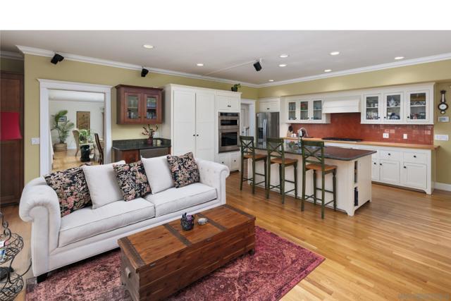 548 Tarento Dr, San Diego CA: https://media.crmls.org/mediaz/9a12cb2b-bc70-46e9-b0e7-34b79b86f4b6.jpg