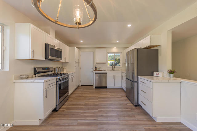 Detail Gallery Image 13 of 31 For 75 Maxine Ave, Oak View,  CA 93022 - 4 Beds | 2 Baths