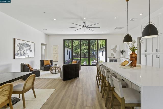 2559 Romley Ln, Alamo CA: https://media.crmls.org/mediaz/9a1323a8-5b29-4766-87a8-471a4955bc29.jpg
