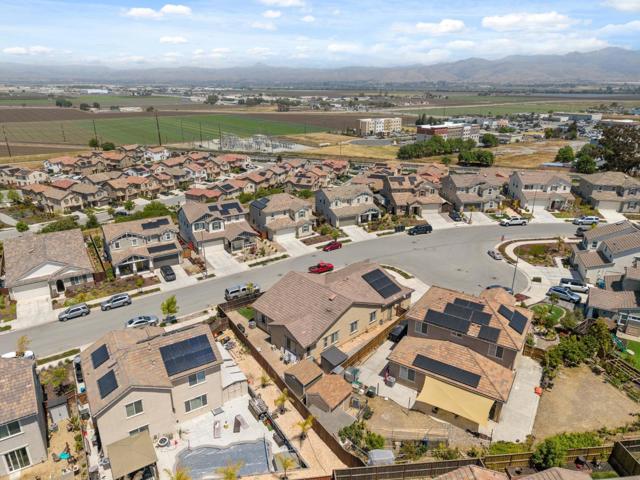 410 Thistle Court, Hollister CA: https://media.crmls.org/mediaz/9a132641-56dd-46de-9dc7-a5242ff1bee0.jpg